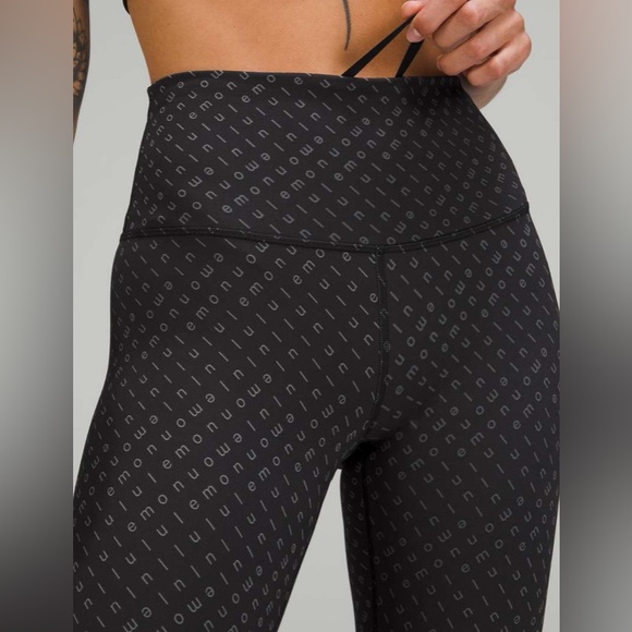 Lululemon Wunder Train High-Rise Tight 25"
Mirrorify Black Multi EUC size 8 - Picture 2 of 4